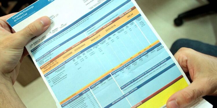 Quatro anos de espera acabam agora: decisão inédita vai reduzir a conta de luz já em dezembro