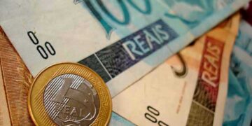Brasileiros que cumprirem estas regras vão receber R$ 600 do governo a partir de 10/12