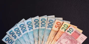 Mudança inesperada: governo libera 13º antes do previsto e data já está marcada