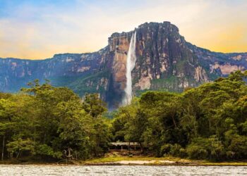 A maior "obra de arte" da natureza tem 979 metros e fica a poucas horas do Brasil