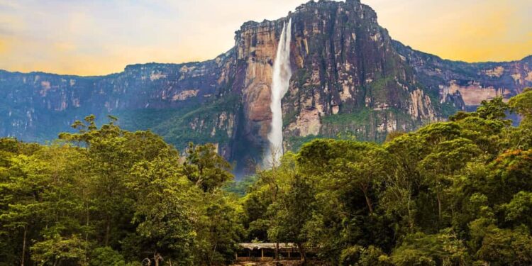 A maior "obra de arte" da natureza tem 979 metros e fica a poucas horas do Brasil