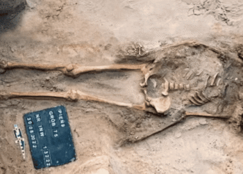 Cientistas encontram corpo de 400 anos e acreditam ter descoberto uma "vampira" do mundo real