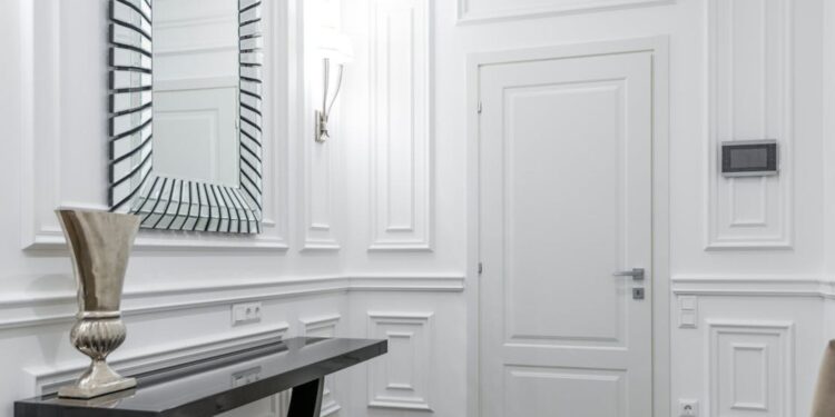 Colocar um espelho perto da porta de entrada: para que serve e quais erros devem ser evitados