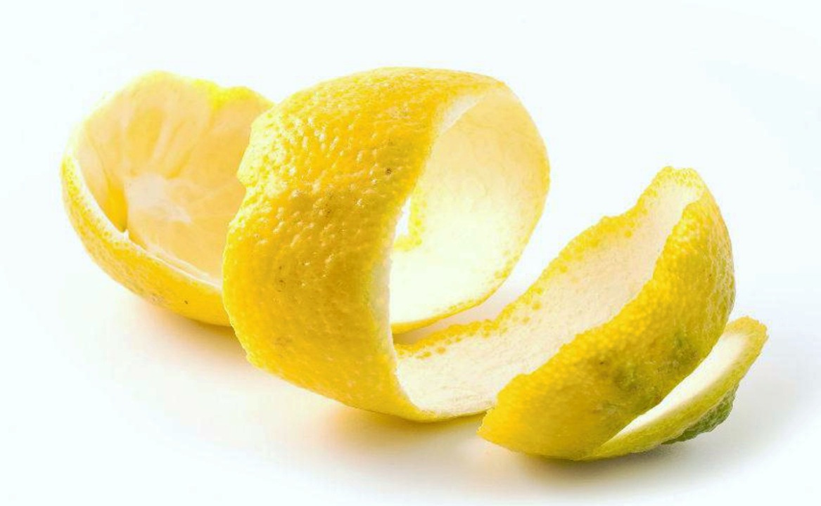 Por que recomendam colocar cascas de limão no banheiro e para que serve