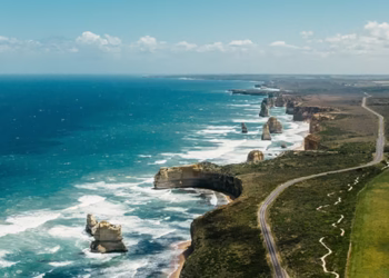 A estrada mais bonita do mundo tem 243 km e encanta turistas com animais selvagens e cenário de filme