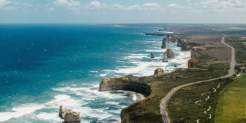 A estrada mais bonita do mundo tem 243 km e encanta turistas com animais selvagens e cenário de filme