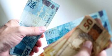 Brasileiros recebem surpresa no fim do ano: governo vai depositar pagamento extra no 30/12