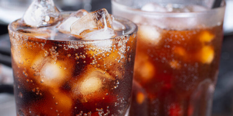 Cardiologista revela: refrigerante "saudável" que todo mundo consome na verdade faz mal