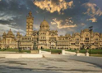 Maior mansão do mundo tem 170 quartos, vale R$ 13 bilhões e fica onde você menos imagina