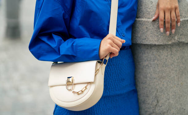 Diga adeus às mochilas: a tendência que volta com tudo em 2026 e já é sensação