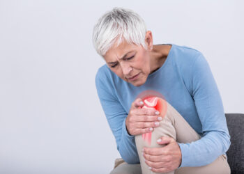 É preciso prestar atenção à dor no joelho que surge durante a noite, segundo especialistas