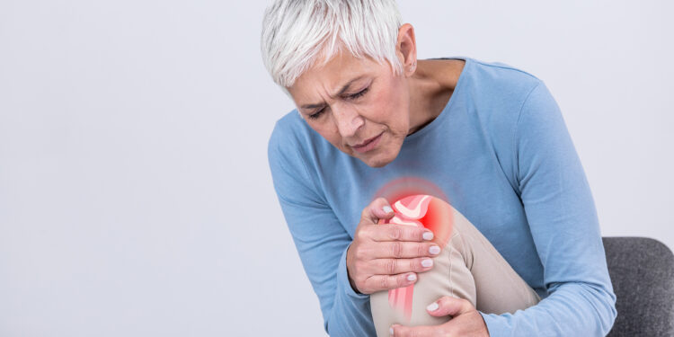 É preciso prestar atenção à dor no joelho que surge durante a noite, segundo especialistas