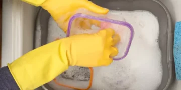 Nem bicarbonato nem vinagre: como tirar as manchas do pote usando guardanapos de papel e sem esforço