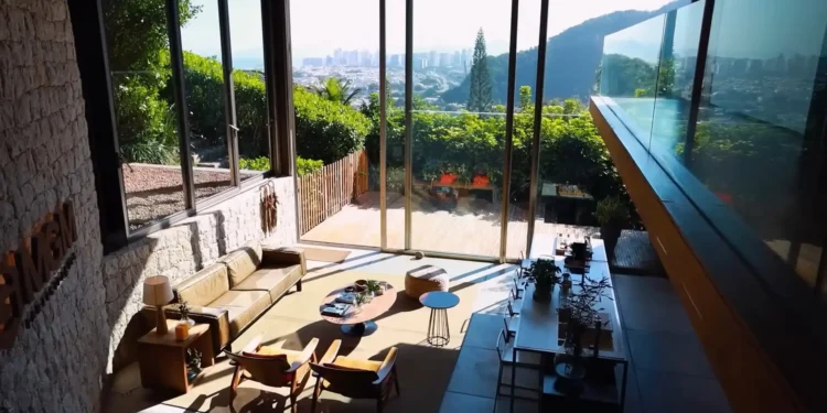 Mansão mais valiosa do Brasil pertence a um ex-ator da Globo e vale mais de R$ 200 milhões