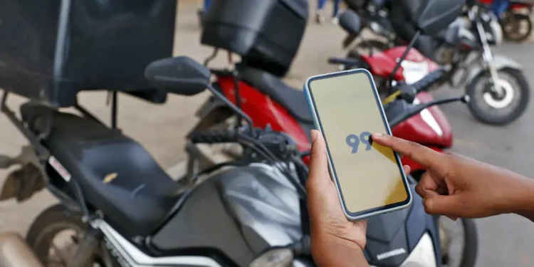 Nova regra trava o país: Uber e 99 com serviços suspensos no Brasil