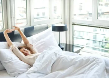 O que significa quando uma pessoa sempre acorda antes do despertador tocar?