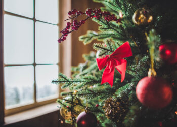 Dê adeus à árvore de Natal tradicional: nova tendência é mais moderna e se monta em 1 minuto