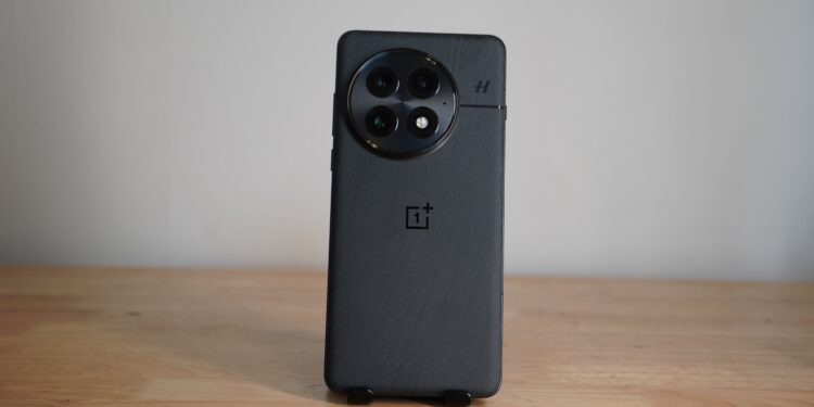 Celular com a melhor bateria do mundo é de marca “desconhecida” e dura até 21h longe da tomada