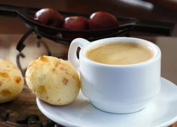 O que você deve comer no café da manhã, de acordo com a região do Brasil em que você mora