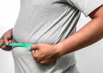 As 4 melhores atividades para quem quer eliminar o inchaço da barriga ao acordar