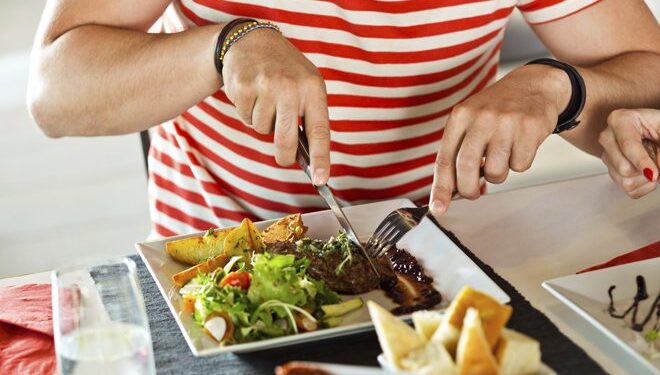 O que significa que uma pessoa coma sempre rápido, segundo a psicologia