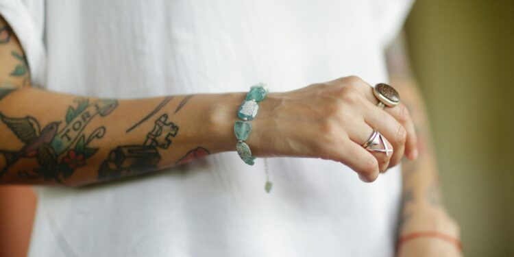 O que significa ter muitas tatuagens, segundo a psicologia