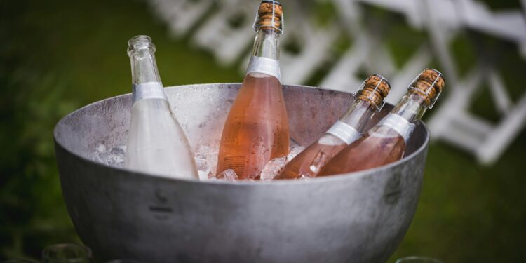 Especialistas revelam como escolher o melhor espumante para o ano novo, de acordo com o seu gosto