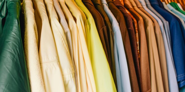 Nem vermelho nem branco: que cor deve ser usada no Natal para atrair dinheiro em 2026