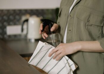 Borrifar a varanda com água e pimenta: para que serve e por que recomendam fazer isso