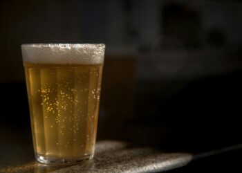 Especialistas elegem a melhor cerveja que os brasileiros podem comprar no mercado