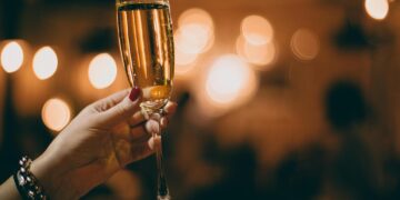 Quem tem pressão alta deve evitar certas bebidas no Ano-Novo, dizem especialistas