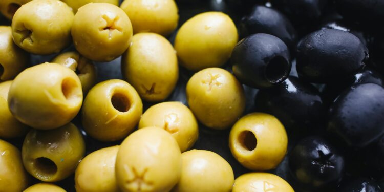 Se você come azeitonas, não jogue o caroço fora: por que recomendam guardá-lo