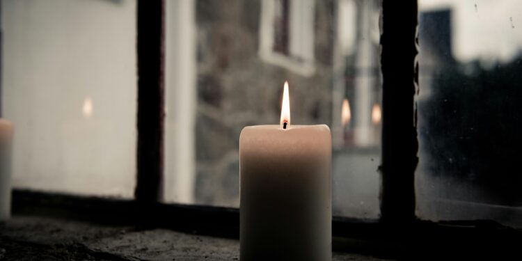 Técnica simples com vela ajudar seu cérebro a desacelerar