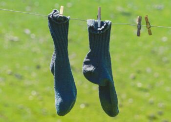 Eu descobri tarde demais o porque não se deve reutilizar meias antes de lavá-las