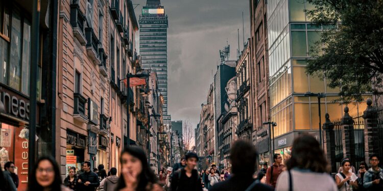 Reforma entra em vigor em 2026: aumento do salário mínimo e redução da jornada de trabalho deste país