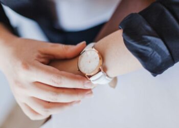 O que significa quando a pessoa é extremamente pontual ou sempre chega adiantada