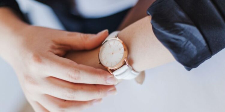 O que significa quando a pessoa é extremamente pontual ou sempre chega adiantada