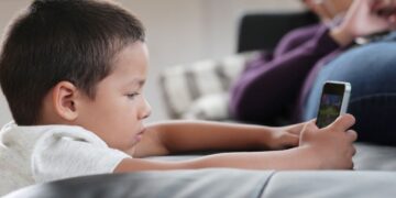 Alerta aos pais: um simples hábito pode elevar o risco de depressão e obesidade nas crianças