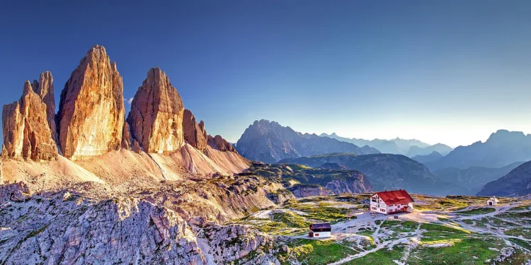 Restaurante de luxo fica dentro de uma montanha e lá é proibido usar o celular