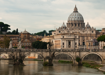 Após votação interna, Vaticano confirma decisão sobre mulher no cargo de Papa