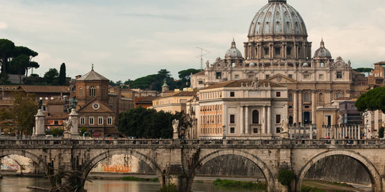 Após votação interna, Vaticano confirma decisão sobre mulher no cargo de Papa