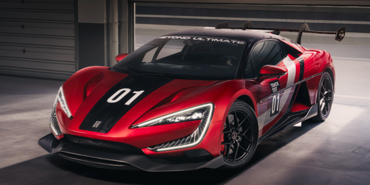 Carro mais rápido do mundo atinge quase 500 km/h e agora pertence a um único brasileiro
