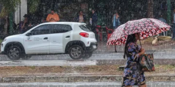 09h30 Brasileiros entram em alerta para “catástrofe” com ventos de até 100 km/h e chuva de granizo