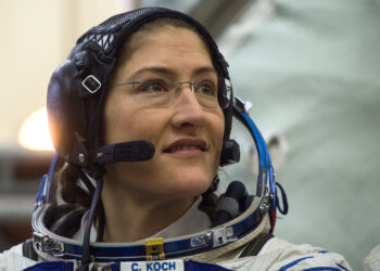 Quem é Christina Koch, a primeira astronauta mulher a participar de uma missão à Lua