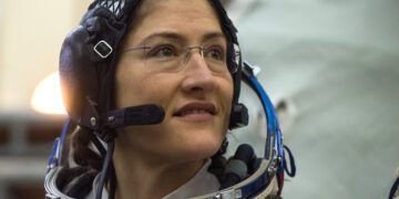 Quem é Christina Koch, a primeira astronauta mulher a participar de uma missão à Lua