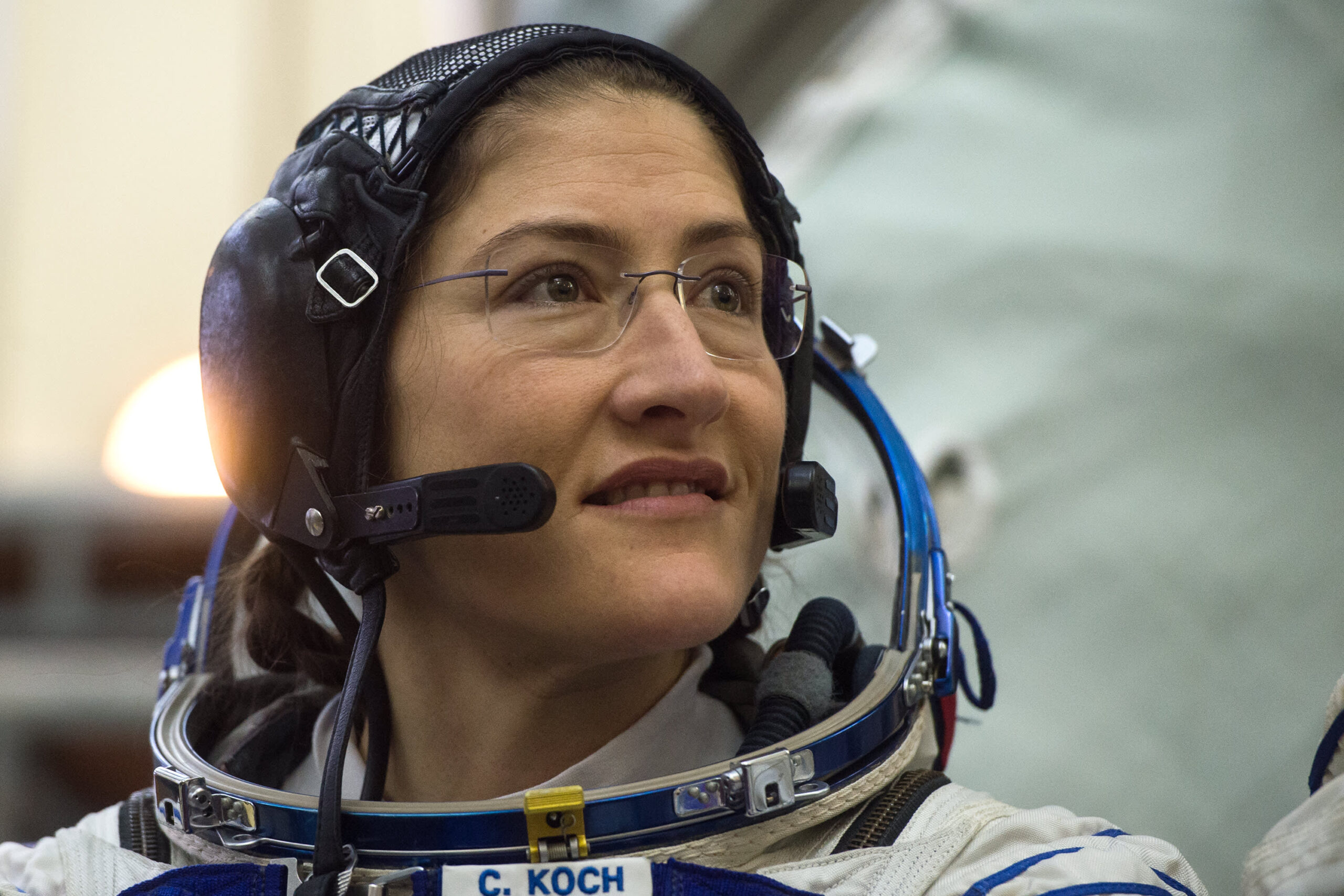 Quem é Christina Koch, a primeira astronauta mulher a participar de uma missão à Lua