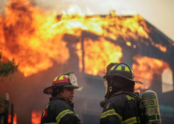 País vizinho do Brasil vira “inferno na Terra” e decreta estado de catástrofe