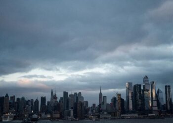 Mais de 1 milhão de lares ficam sem luz por conta das tempestades que atingem todo o país
