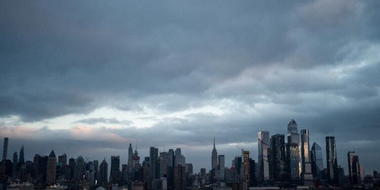 Mais de 1 milhão de lares ficam sem luz por conta das tempestades que atingem todo o país