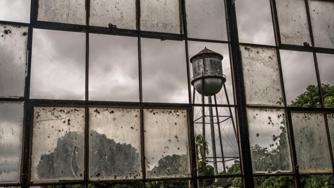 No meio da Amazônia, existe uma cidade abandonada que virou sinônimo de assombração